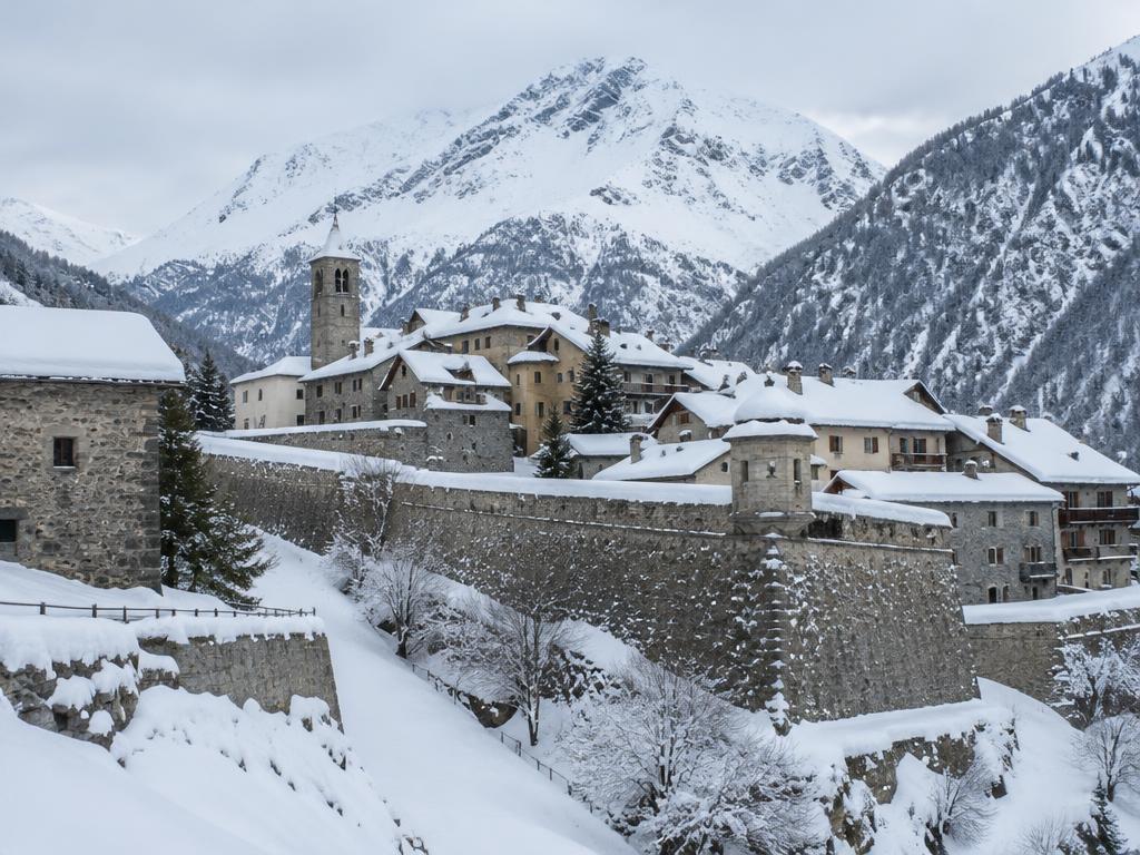 Briançon et ses montagnes enneigées